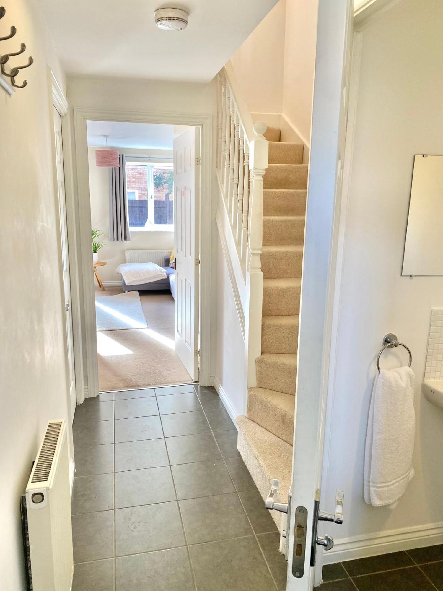 Free Private Parking! Oakley House And Garden! Fully Equipped 4 Comfy Beds Villa Corby Exterior photo