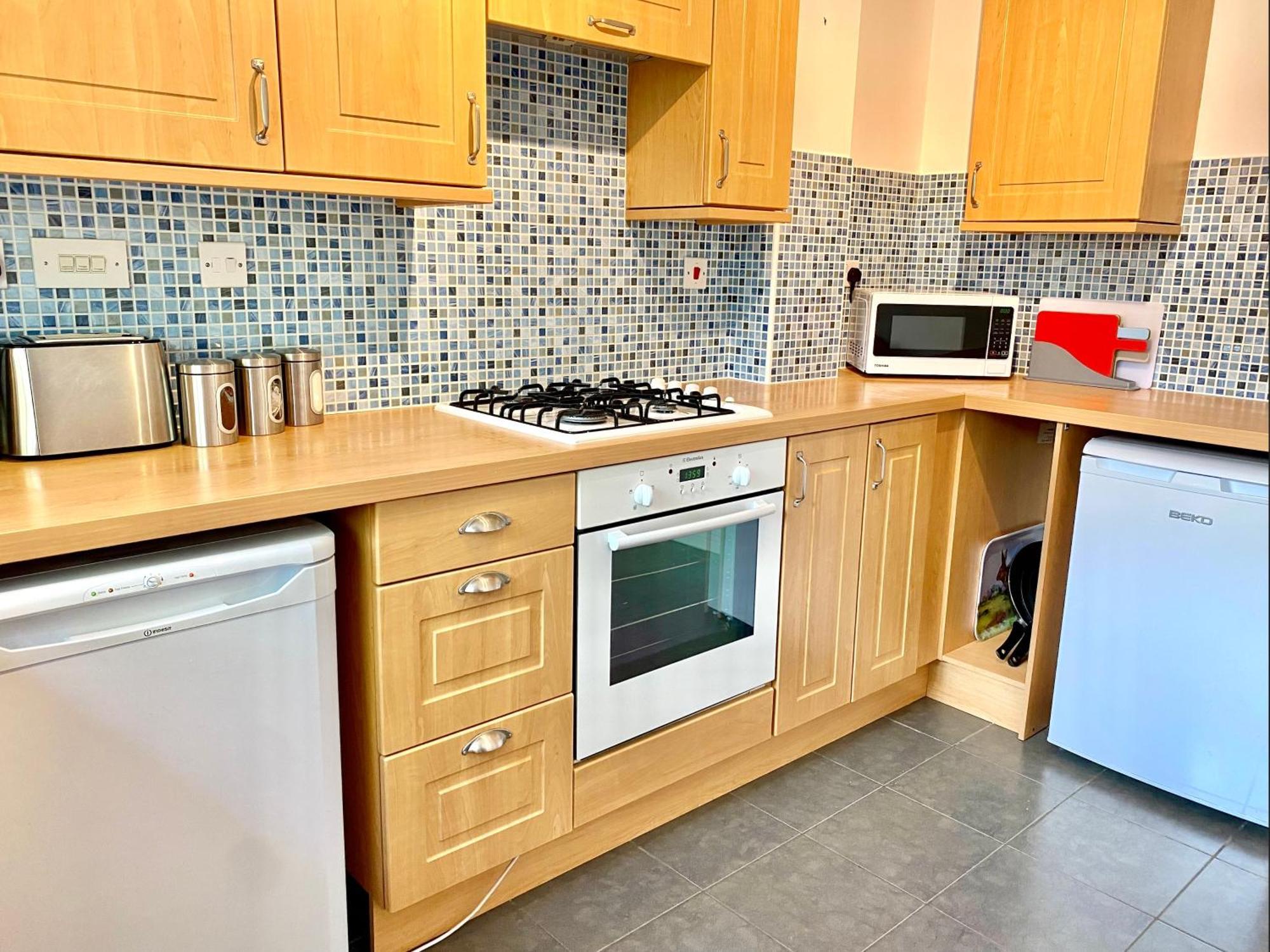 Free Private Parking! Oakley House And Garden! Fully Equipped 4 Comfy Beds Villa Corby Exterior photo